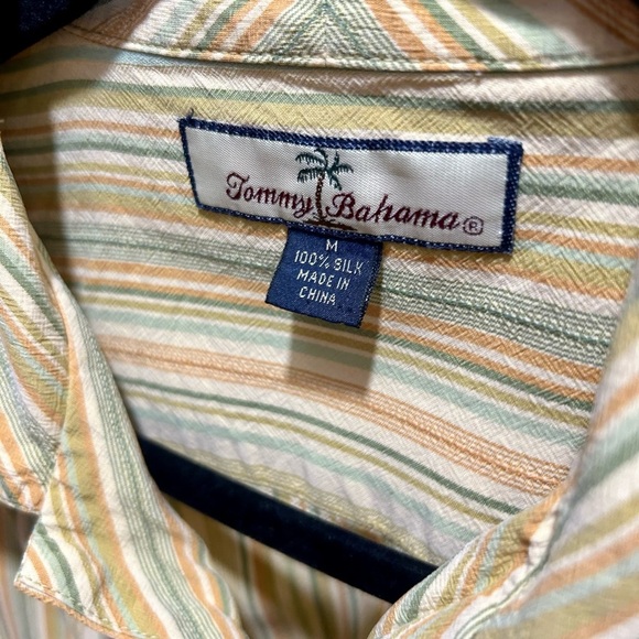 Tommy Bahama silk short sleeved shirt size Medium. 70’s inspired. - Picture 6 of 7